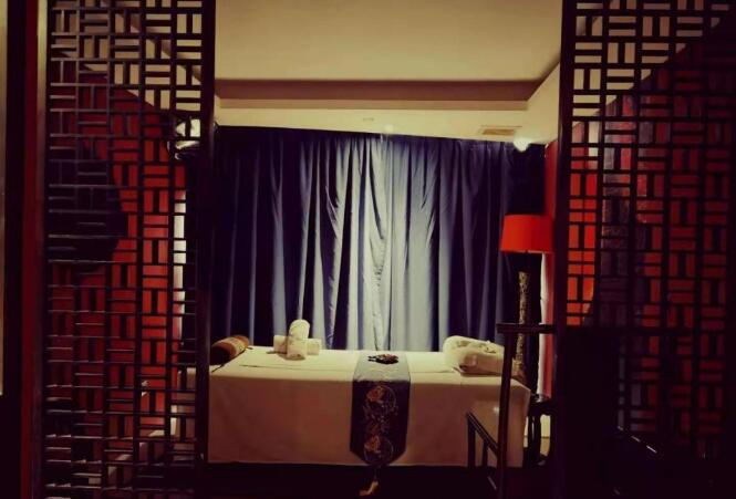 广州鸿欣推油开背养生会馆欢迎您。。。 广州鸿欣推油开背养生会馆欢迎您。。。